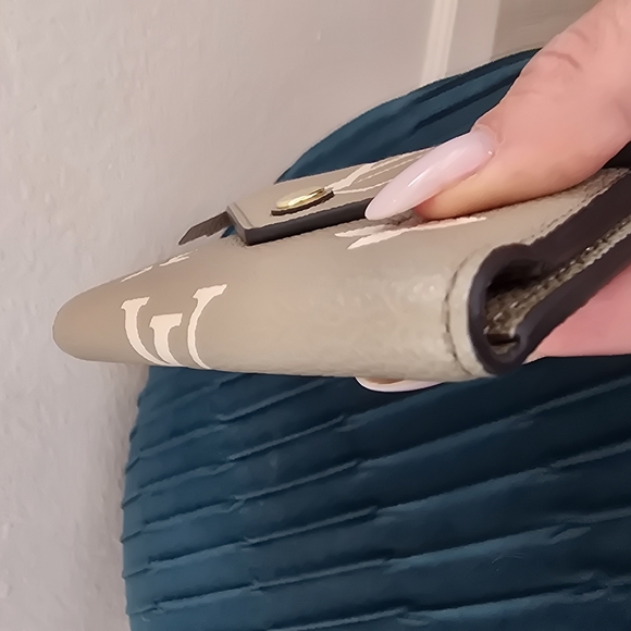 Louis Vuitton Victorine wallet - Picture 4 of 15